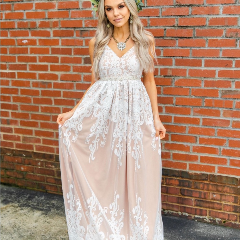Elegant Lace Wedding Dress in White and Cream
